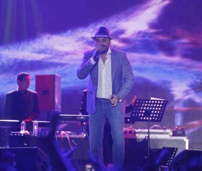 ماذا كان يفعل رامي عياش ونانسي على كورنيش أبو ظبي؟