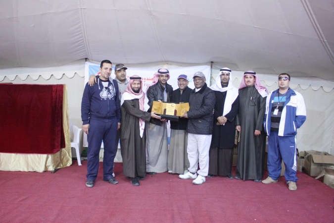 دالسعيد يكرم مسؤول مخيم شركات الملا﻿