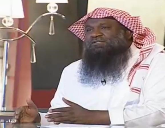 بالفيديو.. داعية سعودي: سر تعلق السعوديين بـ "الواتس اب" هو اللقافة 