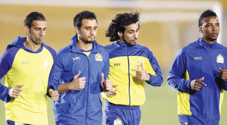 حارس النصر عبدالله العنزي في تدريب سابق مع زملائه موقع النصر