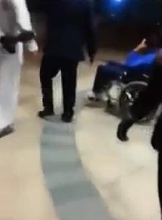 بالفيديو.. سامي الجابر يغادر المستشفى على كرسي متحرك والأمن يمنع التصوير