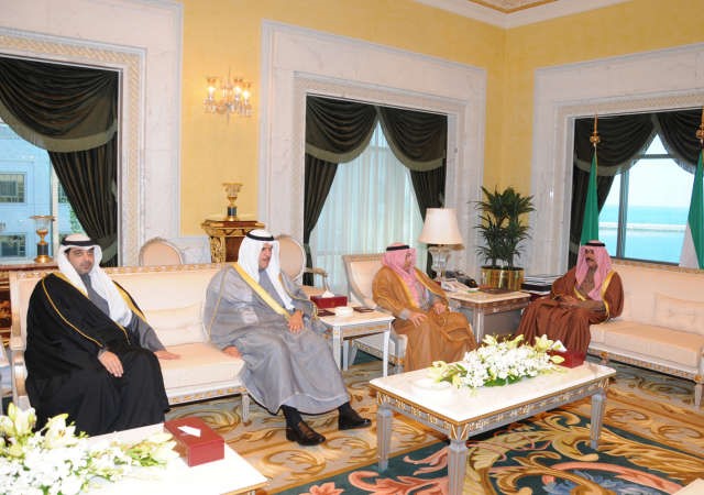 سمو نائب الامير وولي العهد الشيخ نواف الاحمد خلال استقباله الشيخ خالد الجراح والشيخ سلمان الحمود والشيخ محمد العبدالله ﻿