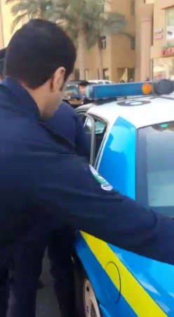 عسكري مخالف كسر زجاج دورية وأهان ضابطاً