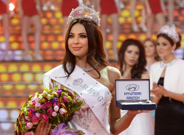 بالصور.. يوليا أليبوف تنتزع لقب ملكة جمال روسيا