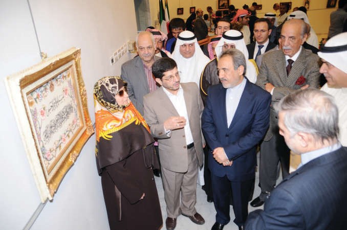 جولة بين لوحات المعرض﻿