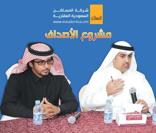 احمد الماجد واحمد الدويخ خلال المؤتمر الصحافي﻿