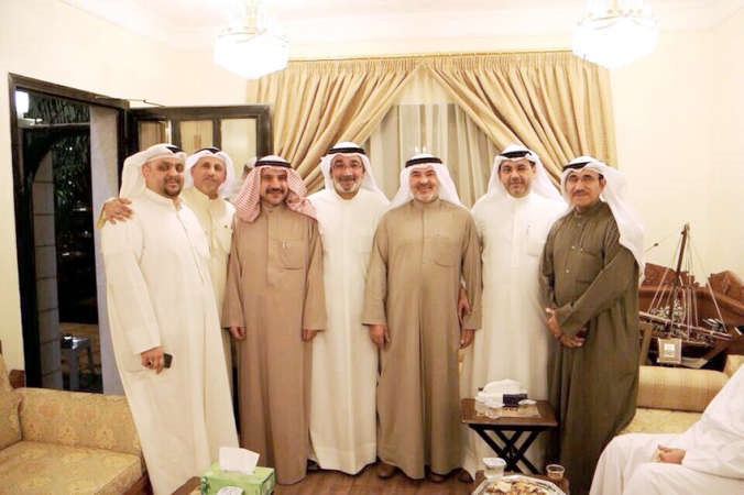 صالح عاشور مشاركا د حسن كمال في حفل افتتاح الديوانية