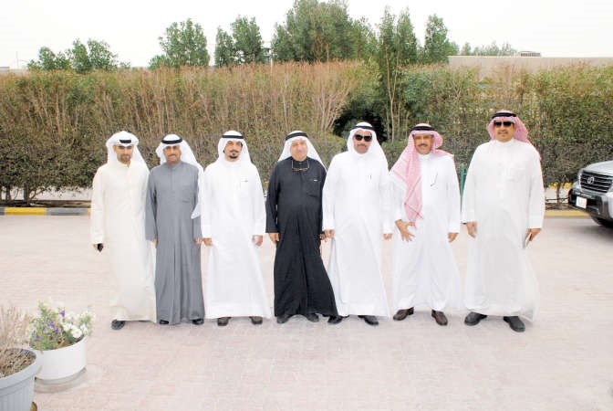 معدنان سيد محسن ومعبدالله العفاسي مع الوفد البحريني