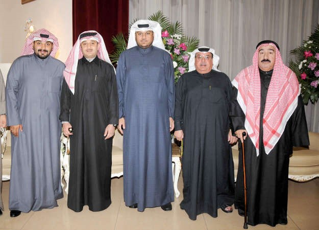 خليل البناي وبدر الشطي وعبدالعزيز خضير والمحامي احمد خضير يهنئون