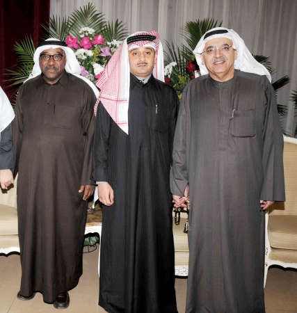 سمير العصفور ودمحمد الخشتي يهنئان