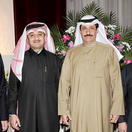 محمد العازمي مهنئا