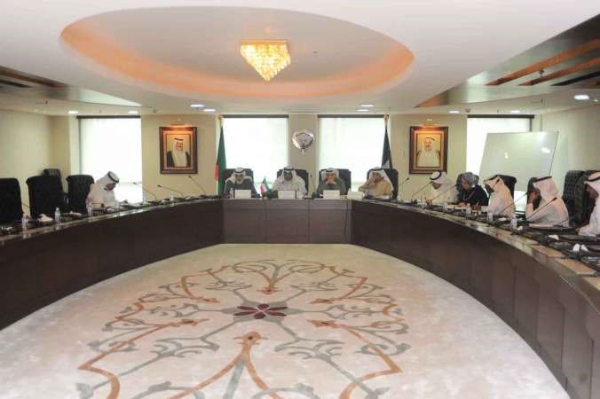 المستشار عبدالرحمن النمش خلال الاجتماع	 اسامة ابوعطية﻿