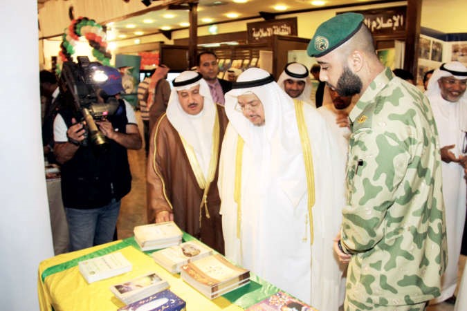 دعادل الفلاح في جناح الحرس الوطني بالمعرض
