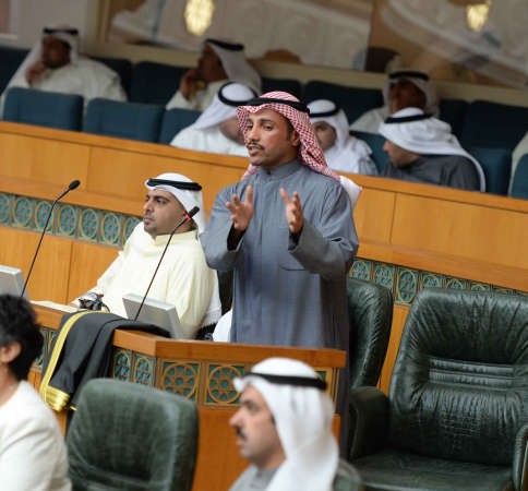  ويسهب في حديثه﻿