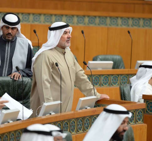 صالح عاشور متحدثا خلال الجلسة﻿