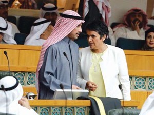 حديث بين رئيس مجلس الامة مرزوق الغانم وصفاء الهاشم على هامش جلسة امس