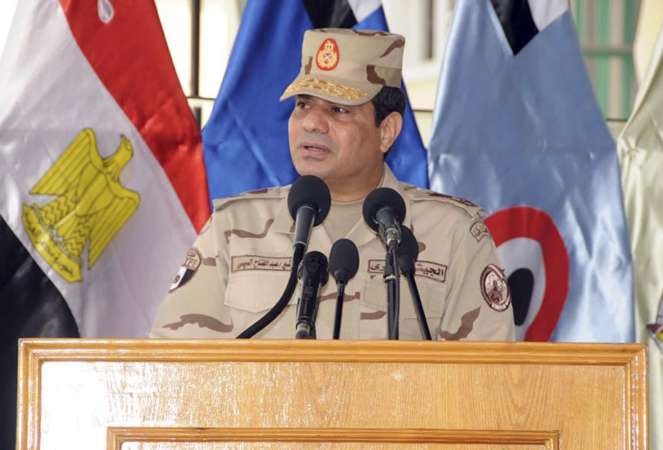  المشير عبد الفتاح السيسي اثناء القائه كلمته في الكلية الحربية بالقاهرة امس رويترز 