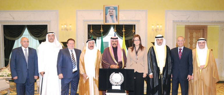 سمو نائب الامير مستقبلا رئيس واعضاء مجلس ادارة البنك العربي الافريقي