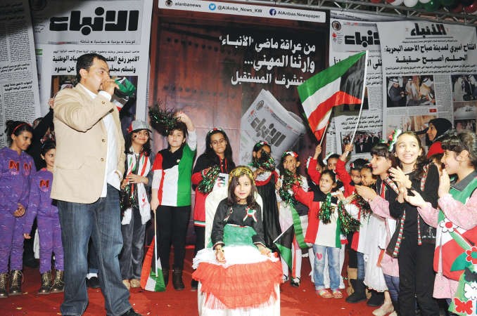 مقدم الحفل امتع الحضور بالفقرات الرائعة