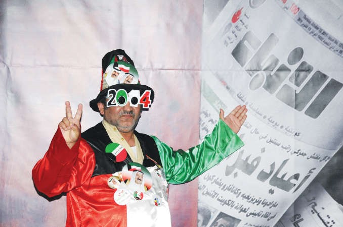 الفنان جاسم القلاف يشارك الحضور فرحتهم بالاعياد الوطنية انور الكندري - قاسم باشا