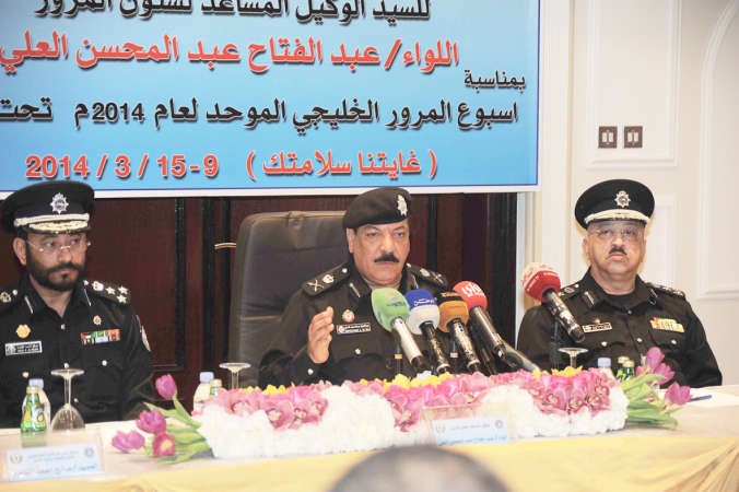  العلي متوسطا العميدين صالح الناجم واحسان العويش ﻿