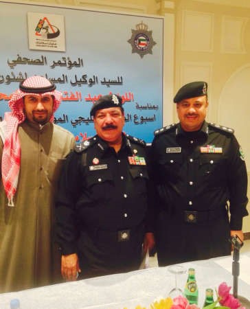 العلي متوسطا العقيد بدر ابا الخيل ومحمد بوشهري من مكتب العلي ﻿