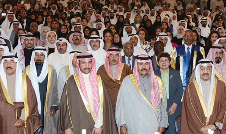 سمو نائب الامير وولي العهد الشيخ نواف الاحمد ومرزوق الغانم وجاسم الخرافي والشيخ جابر العبد الله خلال الحفل ﻿