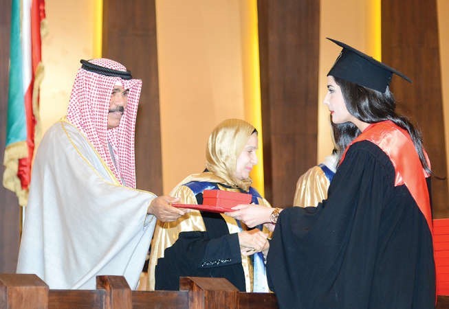 شهادة تقدير لاحدى الخريجات ﻿