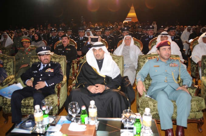 الشيخ محمد العبدالله واللواء يوسف الانصاري في مقدمة الحضور﻿