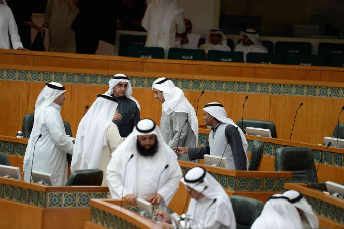 حمود الحمدان وبعض النواب خلال الجلسة
