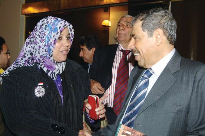 الشاعر عبدالعزيز البابطين يتحدث الى الزميلة هناء السيد﻿