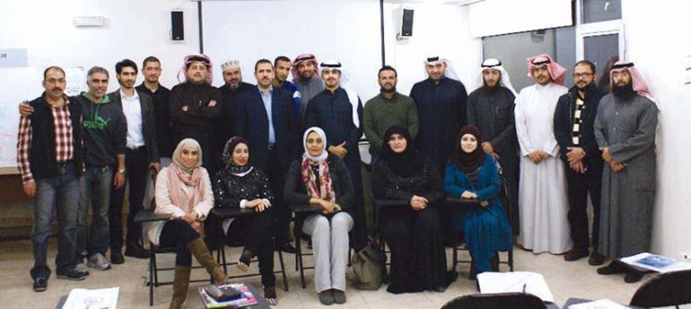 مجموعة من خريجي برنامج الحلول الابداعية المجاني