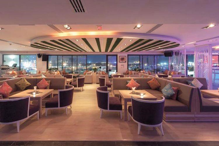 ستوري روف توب لاونج Story Rooftop Lounge ، في هوليداي ان اكسبريس بدبي ميديا سيتي