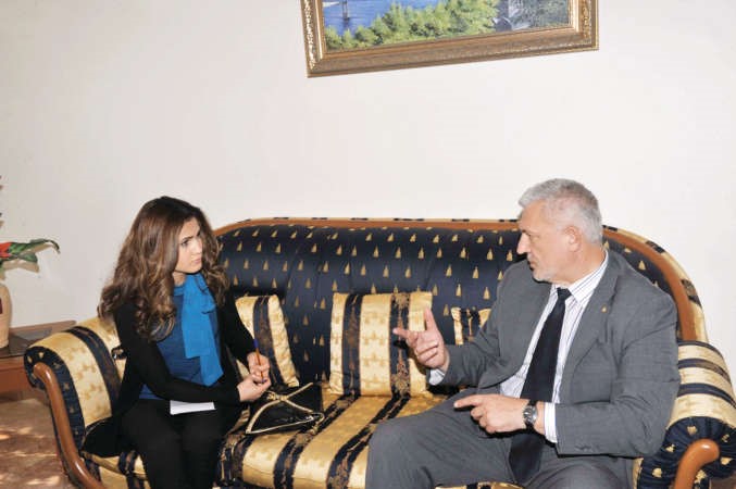 السفير الاوكراني فولوديمير تولكاتش متحدثا للزميلة بيان عاكوم	متين غوزال﻿