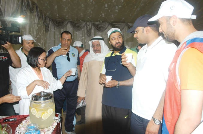 الوزيران العبيدي والعمير خلال جولة في المعرض
