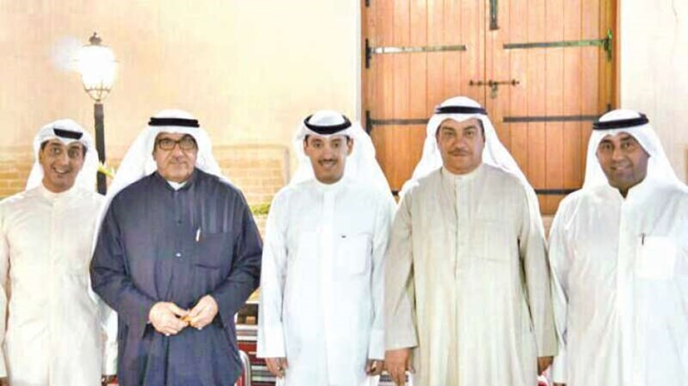 الملا والكاظمي يتوسطان العائدين من رحلة العلاج﻿