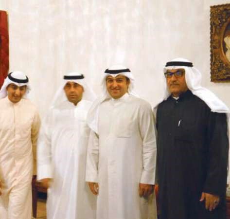 الوزير ياسر ابل مع المحتفى بهم﻿
