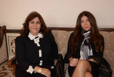 بالصور.. النجوم في عزاء والدة نضال الأحمديّة