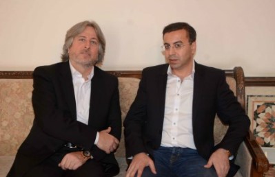 بالصور.. النجوم في عزاء والدة نضال الأحمديّة