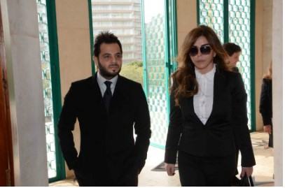 بالصور.. النجوم في عزاء والدة نضال الأحمديّة