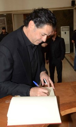 بالصور.. النجوم في عزاء والدة نضال الأحمديّة