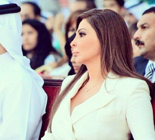 بالصور.. شاهد إليسا بكامل أناقتها في حفل لسباق الخيل العربي بالبحرين 