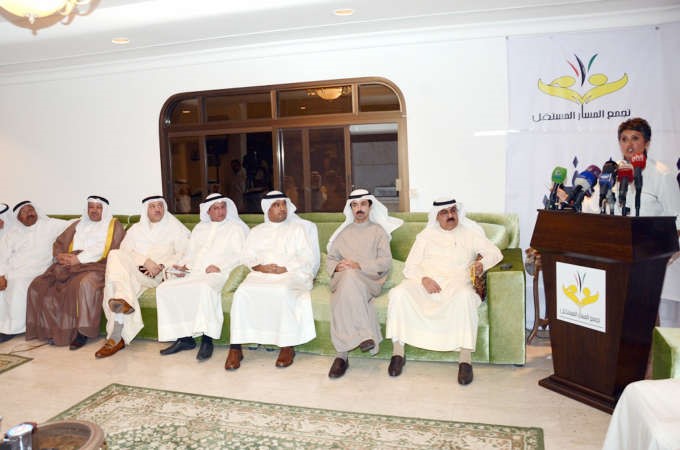 صفاء الهاشم متحدثه ويبدو باسل الجاسر وعلي الراشد ومبارك النجادة