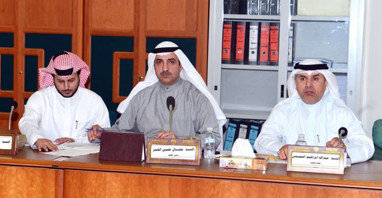 جمال العمر وعبدالله التميمي خلال اجتماع اللجنة