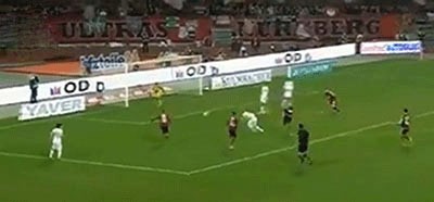 بالفيديو.. "لقطة الموسم" لاعب "فيردر بريمن" يرفض قرار الحكم بإعطائه ركلة جزاء!