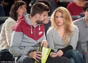 شاكيرا: بيكيه لا يسمح لأي شخص بأن يمس جسدي.. إلا ريهانا
