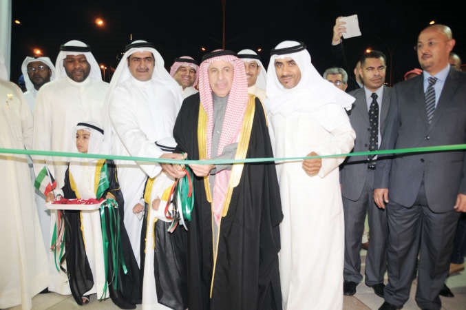 السفير د عبدالعزيز الفايز وعبدالرحمن الشراح واعضاء مجلس الادارة يفتتحون المهرجان﻿