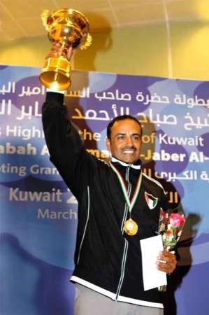 فهيد الديحاني رافعا الكاس ﻿