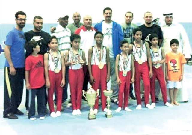 لاعبو الابيض بعد تتويجهم بالميداليات﻿