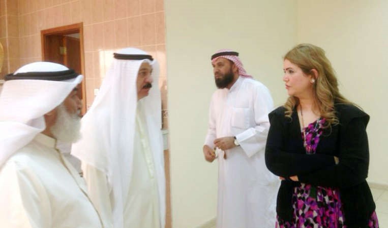 محميد القطان وبثينة السبيعي وداحمد الحسيني خلال الجولة﻿
